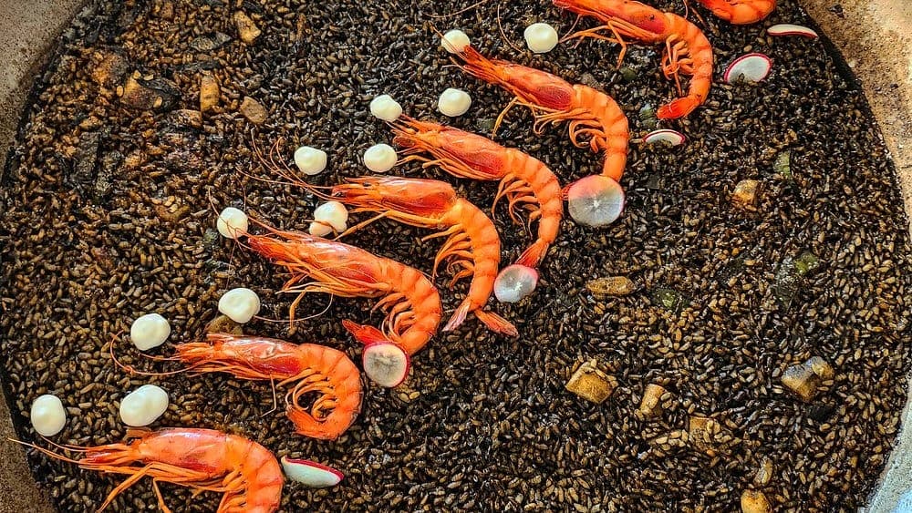 Paella de Casanova Restaurante en Cala Estancia, frente al mar